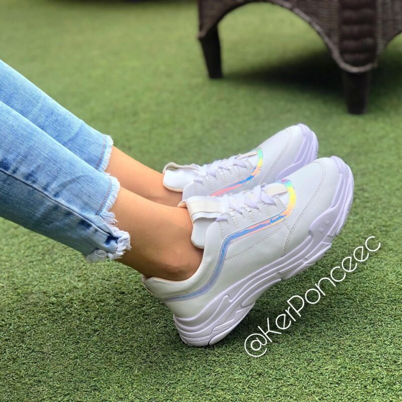 Tenis Blanco con Linea de Colores