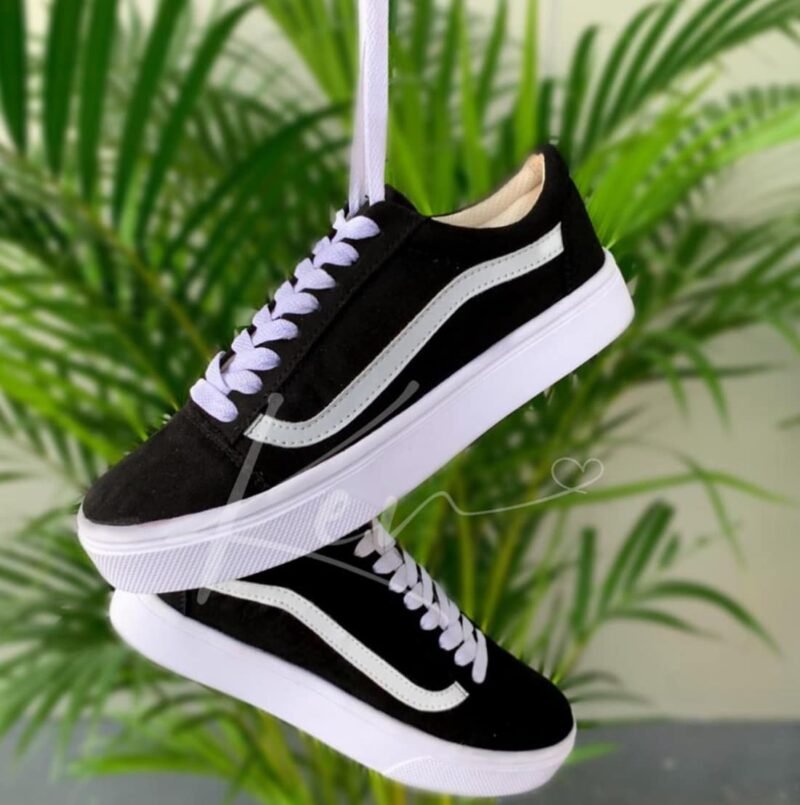 Tenis Negro con Blanco